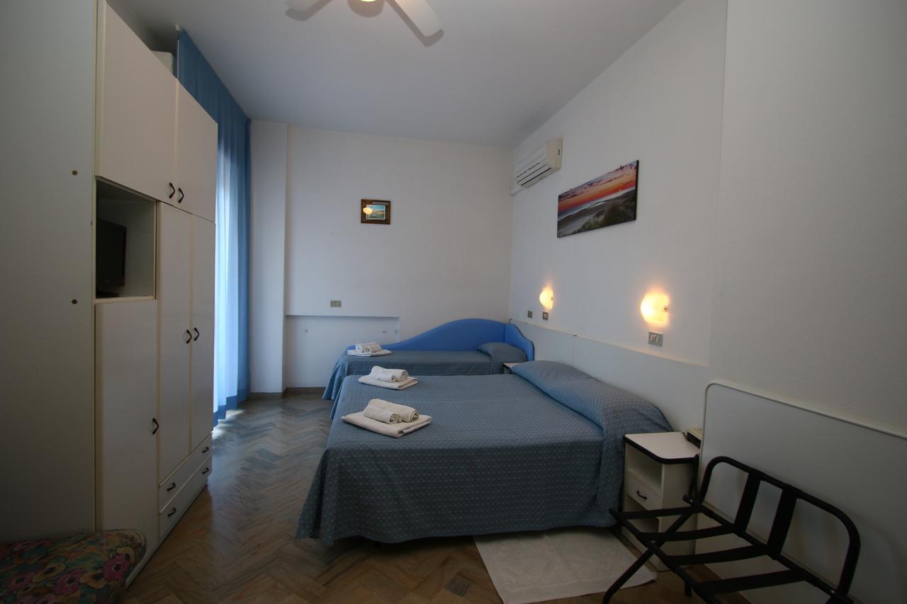 Hotel Tre Assi Rimini Ngoại thất bức ảnh