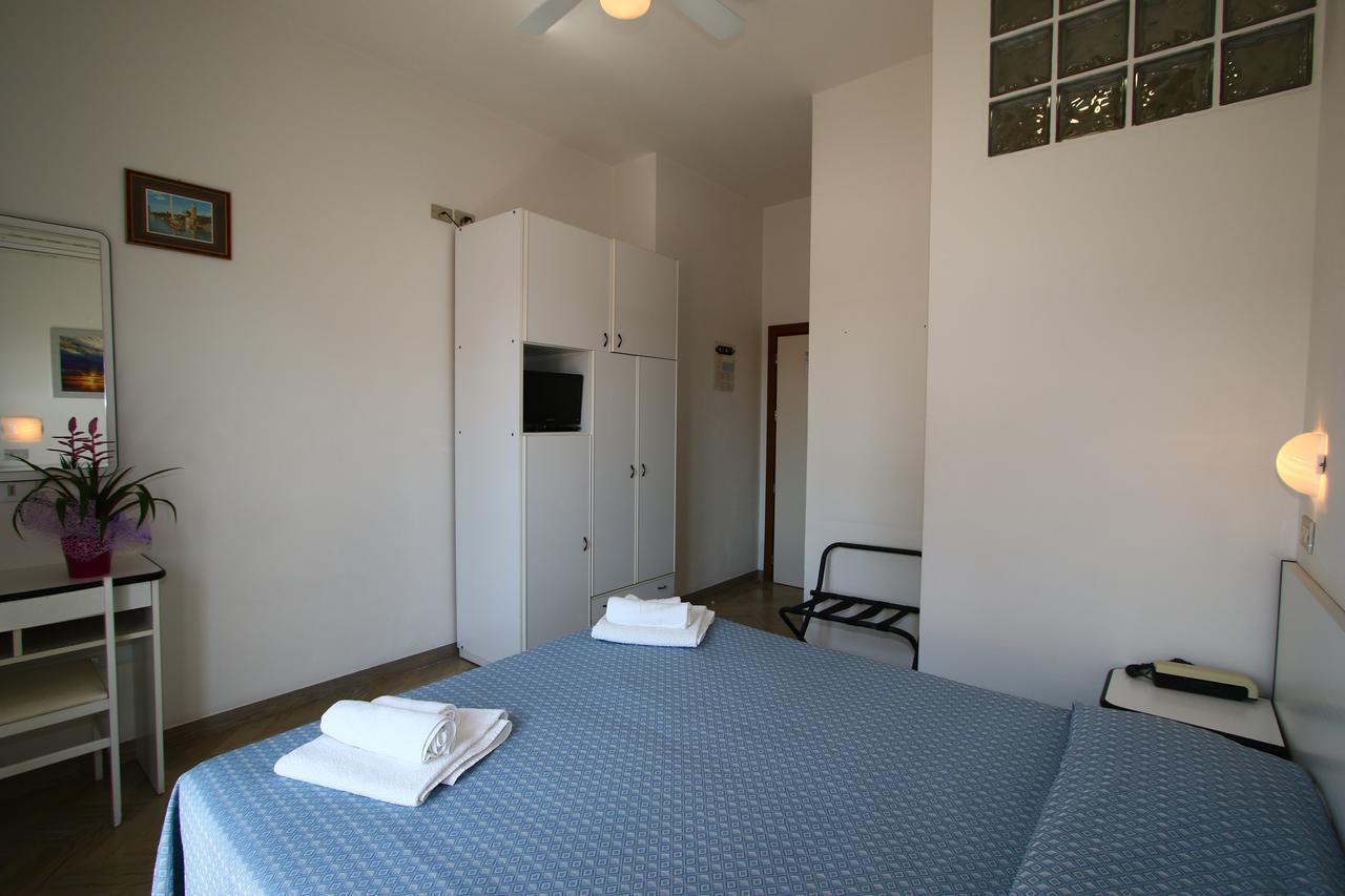 Hotel Tre Assi Rimini Ngoại thất bức ảnh