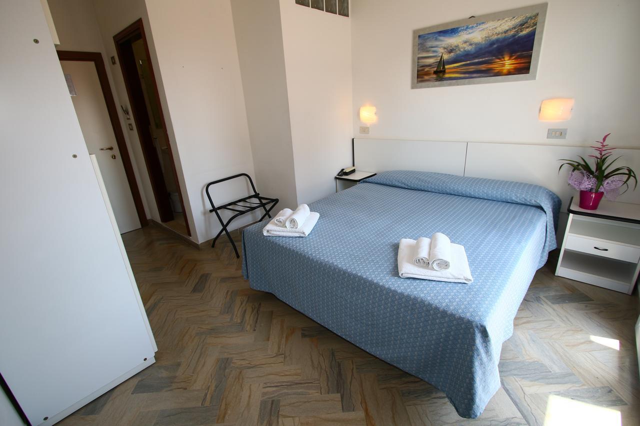 Hotel Tre Assi Rimini Ngoại thất bức ảnh